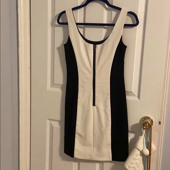 guess black and white dress - Picture 2 of 3